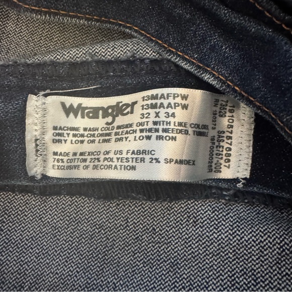 Vintage Wrangler Men’s Dark Wash Denim Jeans Size 32x34 – Classic Straight fit - Picture 6 of 6